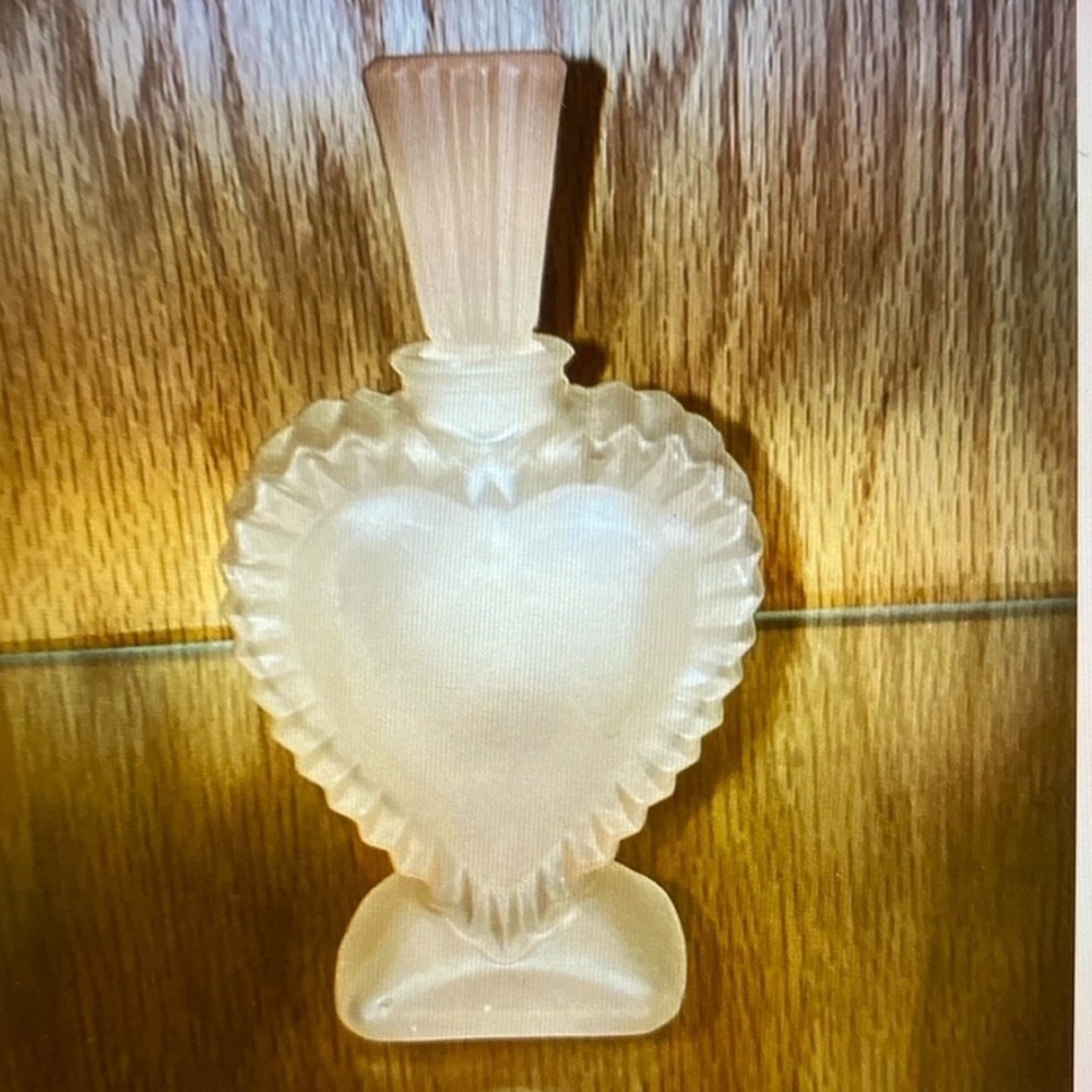 Elegant Heart-Shaped Frosted Glass Perfume Bottle